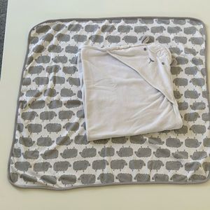 Set of 2 Carter‘s baby towels